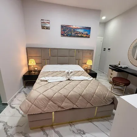 Il Borgo 3* Neapel